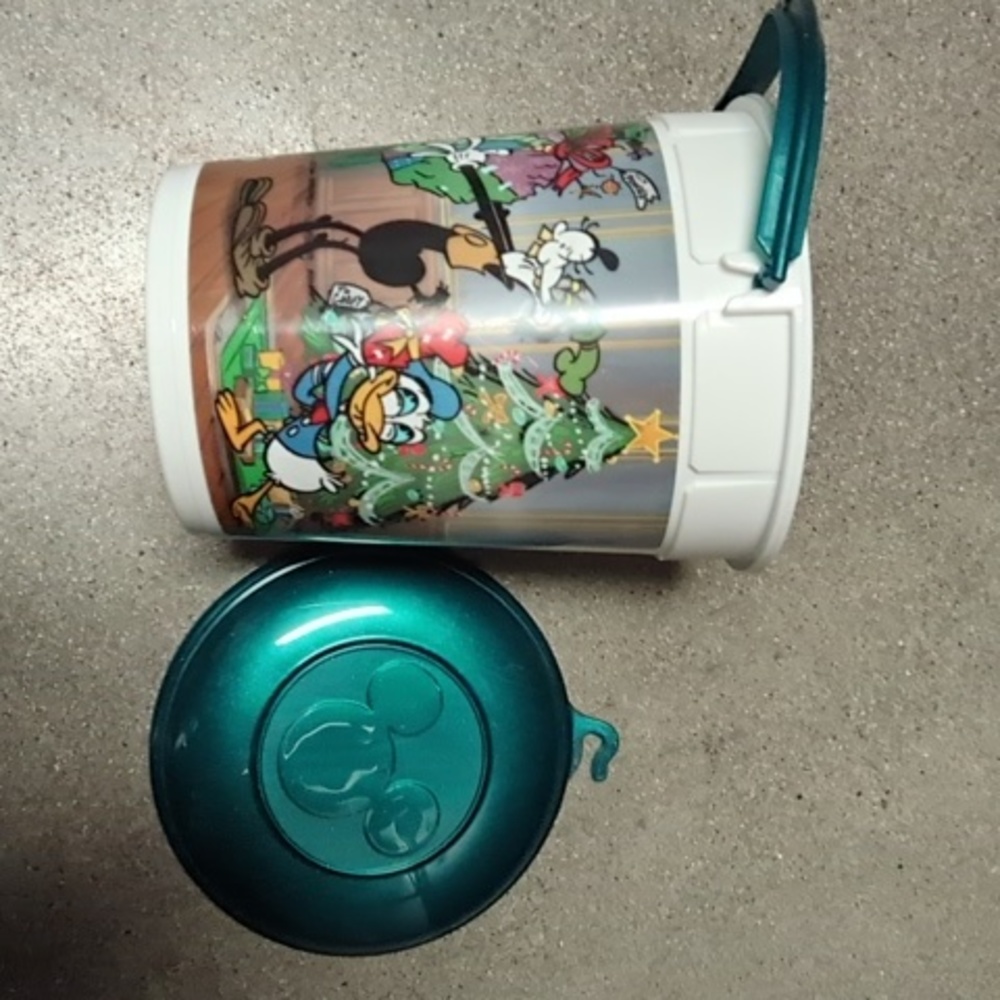 Lot 5 Disney sweatshirt, 3 recycle bags, & 1 Disney bucket - Picture 7 of 8